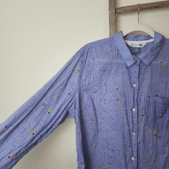 ⭐️40% Off⭐️ Old Navy Avocado & Pineapple Print Button Down Shirt - Picture 3 of 12